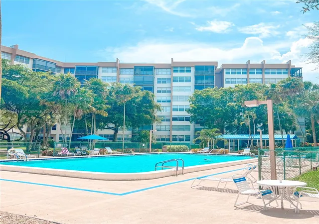 5th image of 1000 Saint Charles Pl #721, Pembroke Pines, FL 33026 | MLS# A11949143