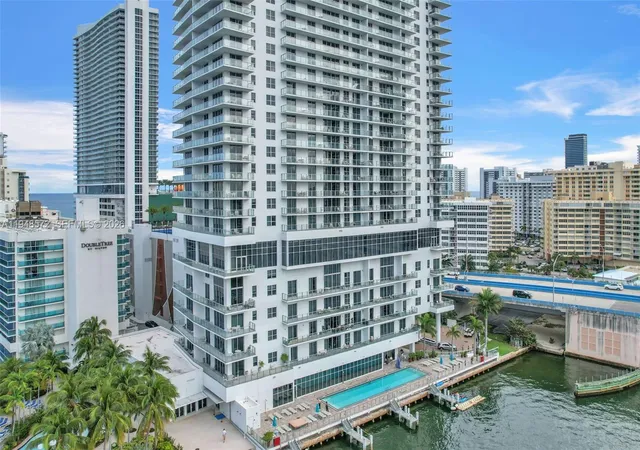 3rd image of 4010 S Ocean Dr #R701, Hollywood, FL 33019 | MLS# A11948572