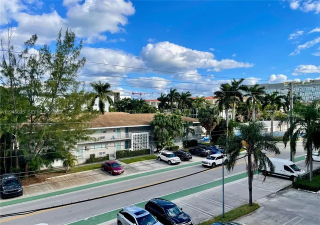 2nd image of 9800 W Bay Harbor Dr, Bay Harbor Islands, FL 33154