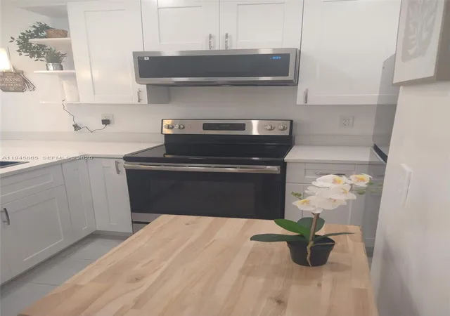 2nd image of 600 Layne Blvd #122, Hallandale Beach, FL 33009 | MLS# A11945865