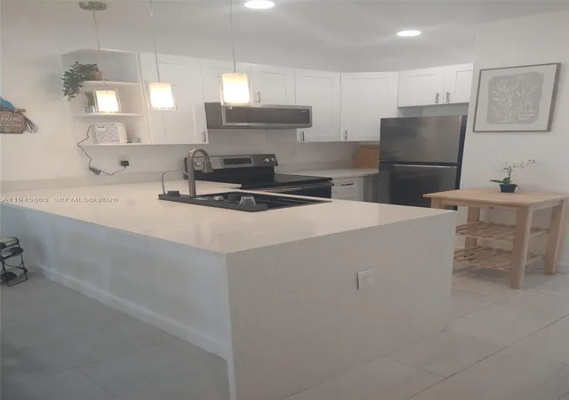 3rd image of 600 Layne Blvd #122, Hallandale Beach, FL 33009 | MLS# A11945865