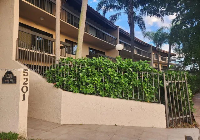 37th image of 5201 Orduna Dr #14, Coral Gables, FL 33146 | MLS# A11945471