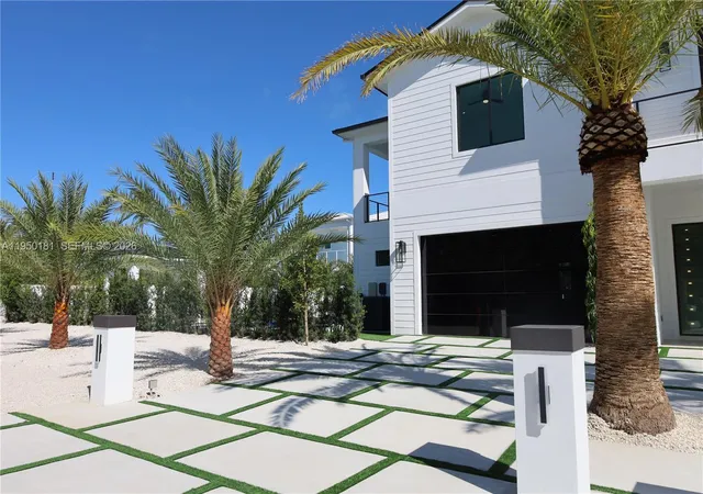 2nd image of 258 Caribbean Dr, Key Largo, FL 33037 | MLS# A11950181
