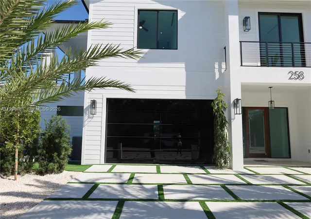3rd image of 258 Caribbean Dr, Key Largo, FL 33037 | MLS# A11950181