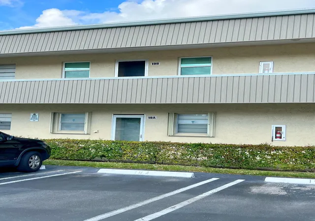 Photo 3 of Condo for sale at 126 Sparrow Dr #19a, Royal Palm Beach, FL 33411 | MLS# R11156671 | Listing updated on 2026-09-23