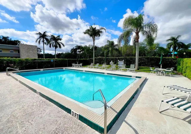 Photo 4 of Condo for sale at 126 Sparrow Dr #19a, Royal Palm Beach, FL 33411 | MLS# R11156671 | Listing updated on 2026-09-23