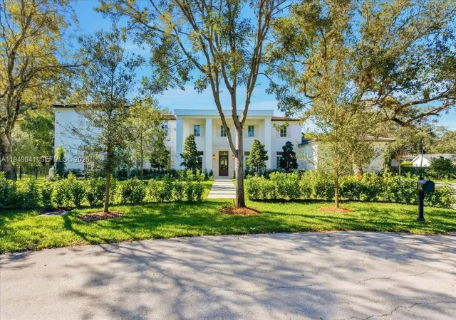 3rd image of 5940 Sw 100Th Ter, Pinecrest, FL 33156 | MLS# A11949841