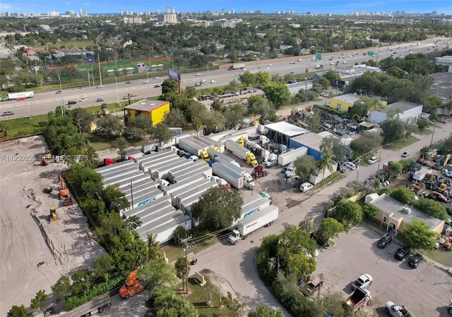 4th image of 850 Nw 12Th Ter, Pompano Beach, FL 33069 | MLS# A11950856