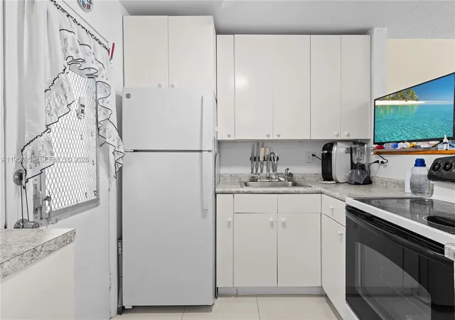 4th image of 2930 Point East Dr #E407, Aventura, FL 33160 | MLS# A11950959
