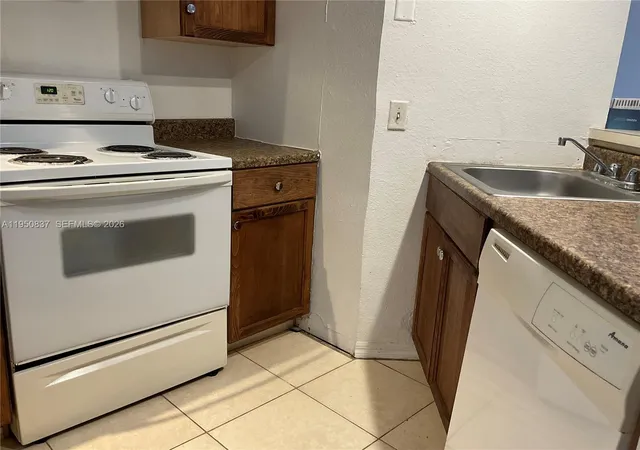 2nd image of 3320 N Pinewalk Dr, Margate, FL 33063