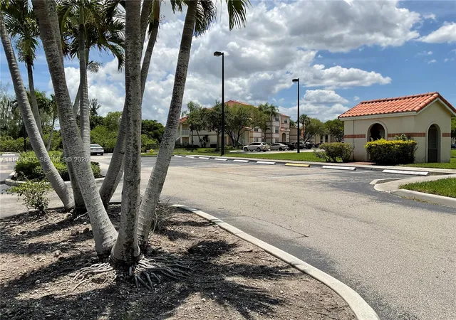 2nd image of 3320 N Pinewalk Dr #N 1715, Margate, FL 33063 | MLS# A11950837