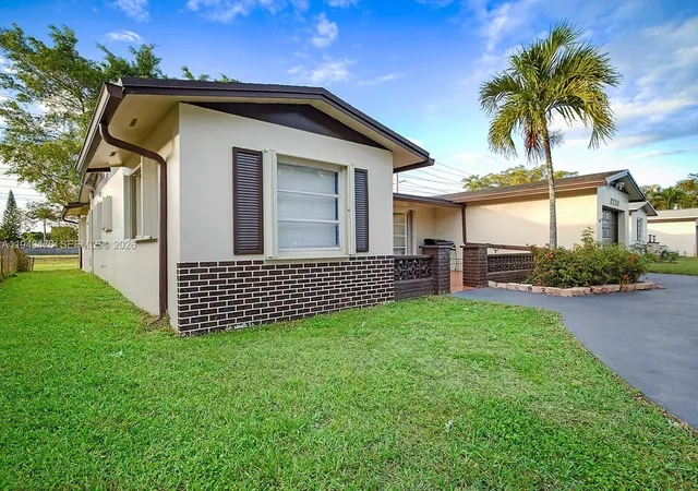 2nd image of 2210 Nw 91st Ter, Pembroke Pines, FL 33024 | MLS# A11949470