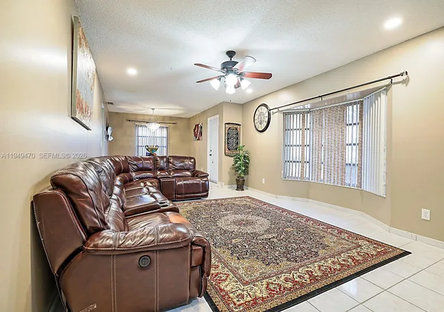 5th image of 2210 Nw 91St Ter, Pembroke Pines, FL 33024 | MLS# A11949470