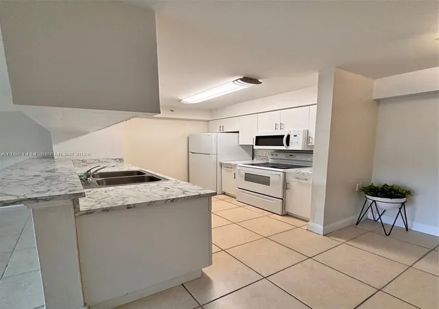 3rd image of 450 S Park Rd #5104, Hollywood, FL 33021 | MLS# A11951414