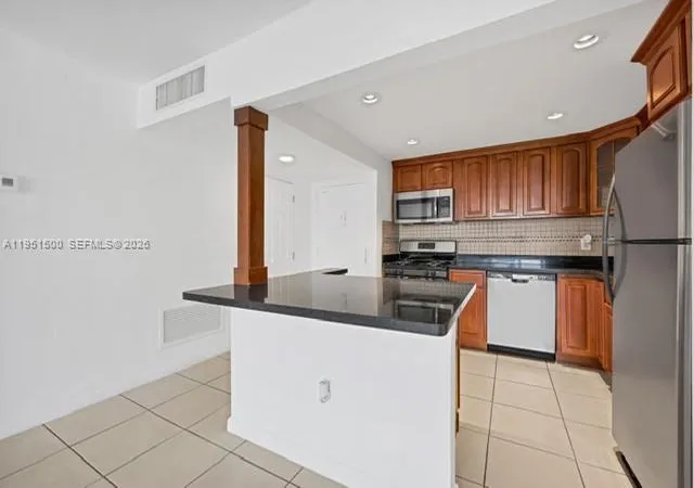 3rd image of 2175 Ne 170Th St, Miami, FL 33162