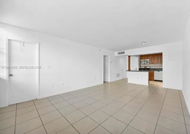 4th image of 2175 Ne 170Th St, Miami, FL 33162