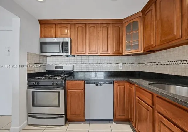 5th image of 2175 Ne 170Th St, Miami, FL 33162