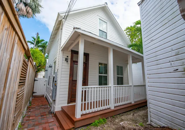 3rd image of 609 Margaret St, Key West, FL 33040 | MLS# R11157188