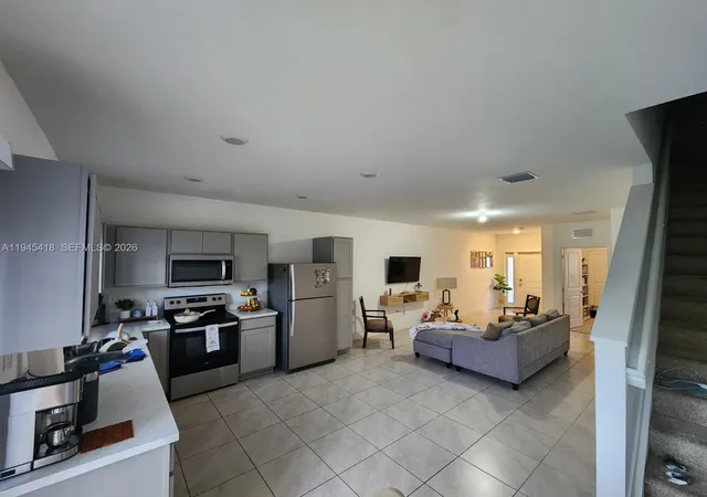 5th image of 326 Ne 1St Dr, Florida City, FL 33034 | MLS# A11945418