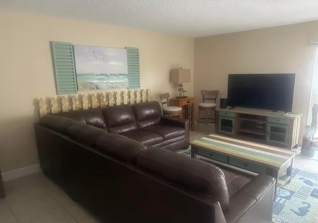 Listing Photo 4 - Condo for sale in building located at 715 20Th St, Vero Beach, FL 32960 - Unit #104