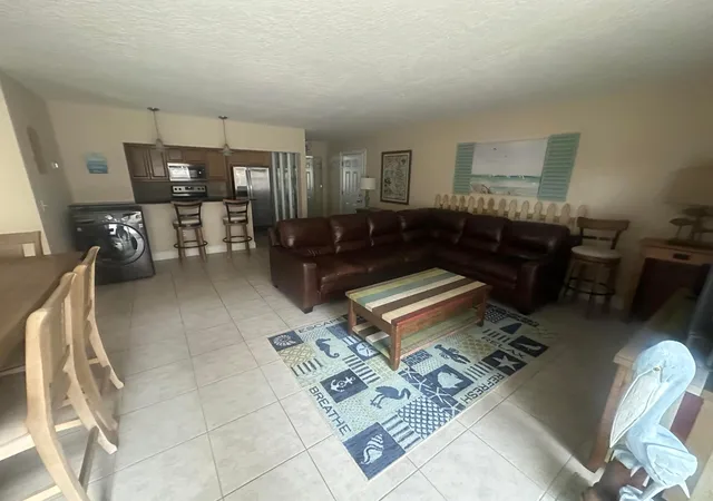 Listing Photo 5 - Condo for sale in building located at 715 20Th St, Vero Beach, FL 32960 - Unit #104