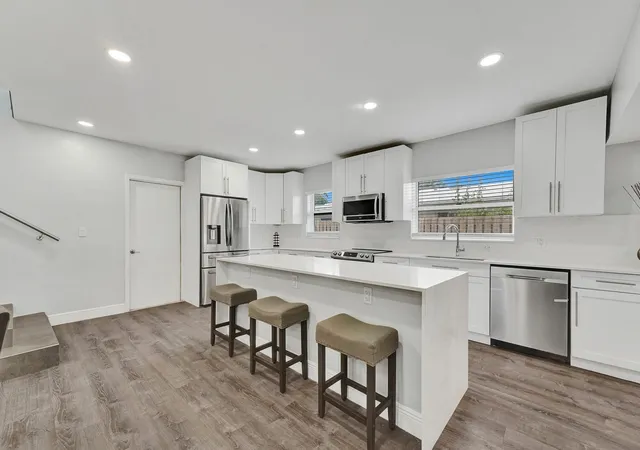 Photo 2 of Single family home for sale at 3261 Aqua Vista Dr, Pompano Beach, FL 33062 | MLS# F10546118 | Listing updated on 2026-09-23