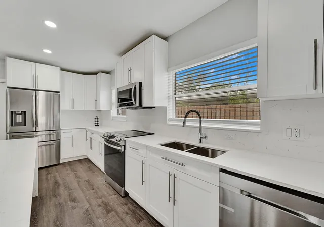 Photo 3 of Single family home for sale at 3261 Aqua Vista Dr, Pompano Beach, FL 33062 | MLS# F10546118 | Listing updated on 2026-09-23
