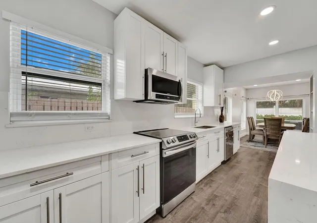 Photo 4 of Single family home for sale at 3261 Aqua Vista Dr, Pompano Beach, FL 33062 | MLS# F10546118 | Listing updated on 2026-09-23