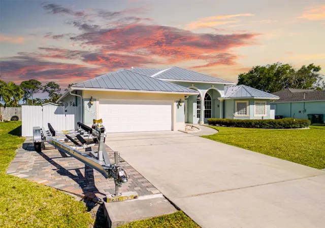3rd image of 3073 Sw Ann Arbor Rd, Port St Lucie, FL 34953 | MLS# F10547920