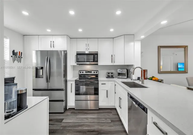 4th image of 3910 Inverrary Blvd #503-B, Lauderhill, FL 33319 | MLS# A11950561