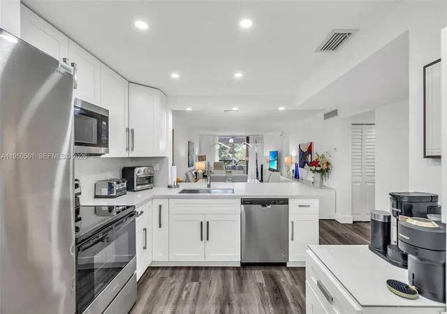 5th image of 3910 Inverrary Blvd #503-B, Lauderhill, FL 33319 | MLS# A11950561