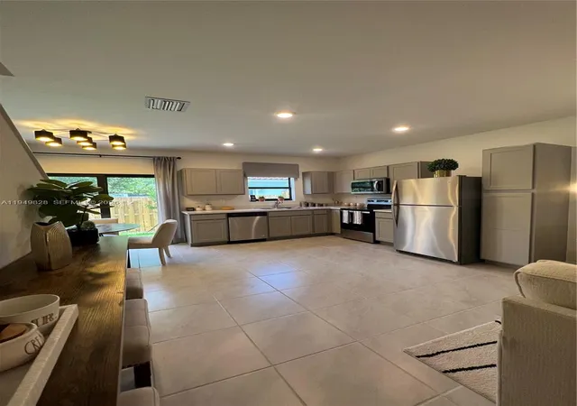 4th image of 417 Ne 1St Dr, Florida City, FL 33034 | MLS# A11949828