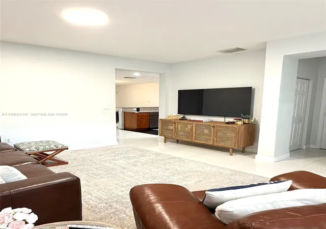 5th image of 10780 Nw 74Th Ln, Doral, FL 33178 | MLS# A11952210