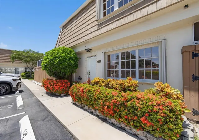 3rd image of 11625 Winchester Dr #B, Palm Beach Gardens, FL 33410 | MLS# A11952250
