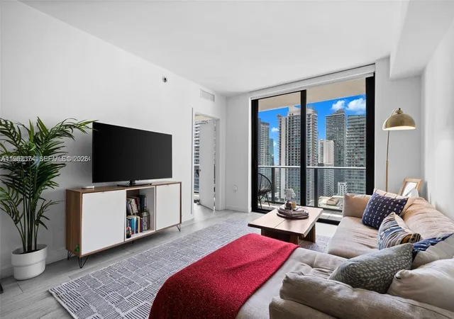 2nd image of 55 Sw 9Th St #2305, Miami, FL 33130 | MLS# A11952374