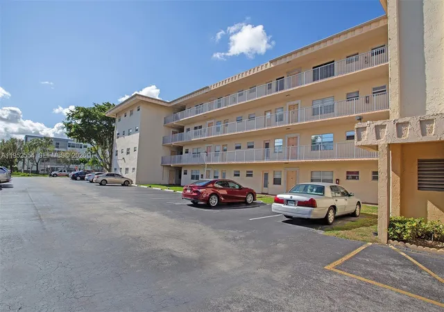 3rd image of 4151 Nw 41St St #301, Lauderdale Lakes, FL 33319 | MLS# A11952554