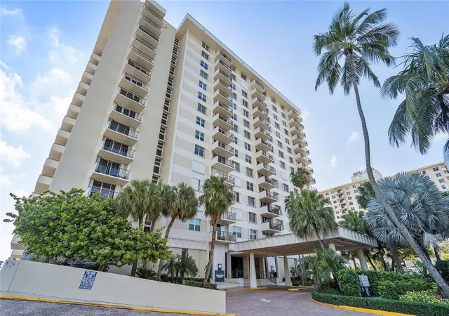 Homes for sale in Lauderdale By The Sea, FL | 1900 S Ocean Blvd #14l, Lauderdale By The Sea, FL 33062 | MLS# F10548445