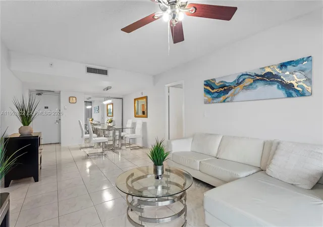 4th image of 20379 W Country Club Dr #532, Aventura, FL 33180 | MLS# A11952822
