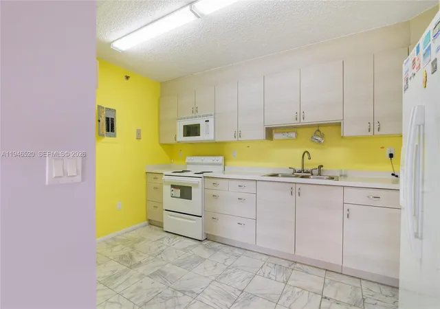 4th image of 9341 Collins Ave #903, Surfside, FL 33154 | MLS# A11946520