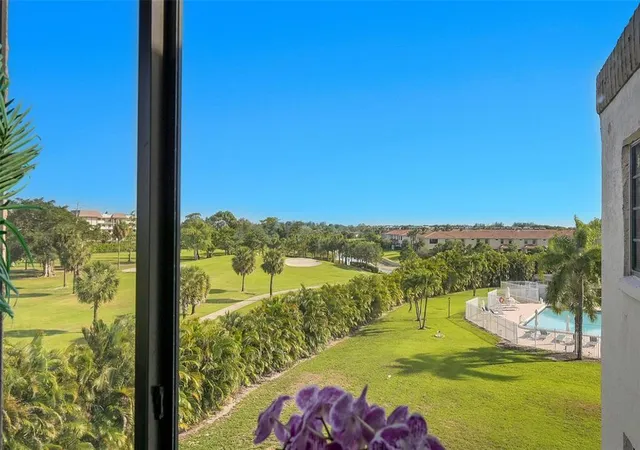 Listing Photo 3 - Condo for sale in building located at 9300 Sw 8Th St, Boca Raton, FL 33428 - Unit #422