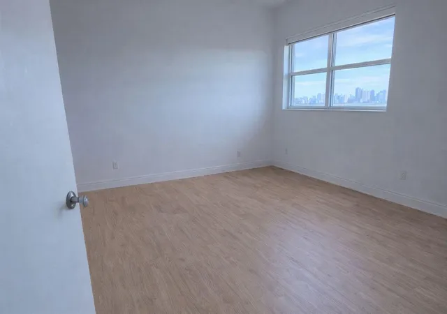 Photo 3 of Condo for sale at 14951 Royal Oaks Ln #1607, North Miami, FL 33181 | MLS# F10547970 | Listing updated on 2026-09-23