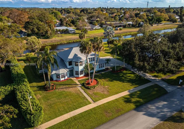 2nd image of 108 Ridgewood Ave, Clewiston, FL 33440 | MLS# A11950264