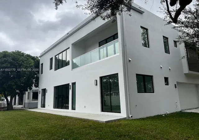 4th image of 2 Hough Dr, Miami Springs, FL 33166 | MLS# A11953770