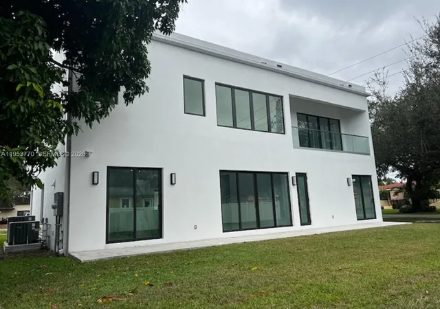 5th image of 2 Hough Dr, Miami Springs, FL 33166 | MLS# A11953770