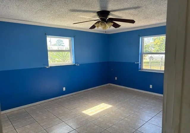 4th image of 321 Ne Genesee Ave, Port Saint Lucie, FL 34983 | MLS# F10548841