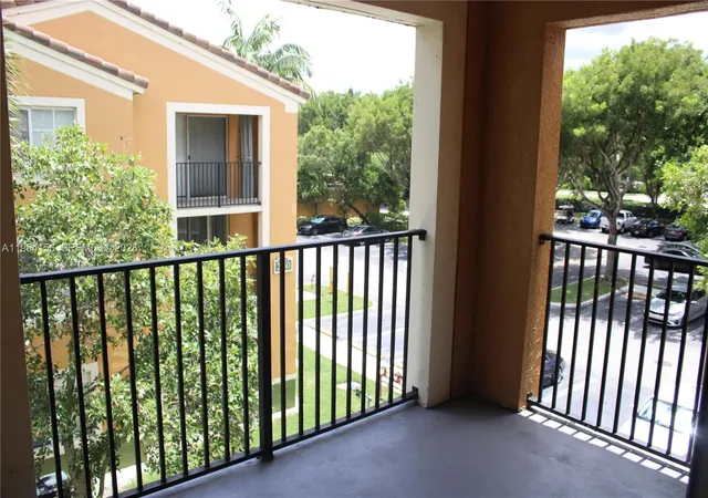 Homes for sale in Miramar, FL | 2400 E Preserve Way, Miramar, FL 33025 | Houzeo