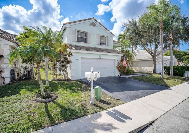2nd image of 13930 Oak Ridge Dr, Davie, FL 33325 | MLS# A11954036
