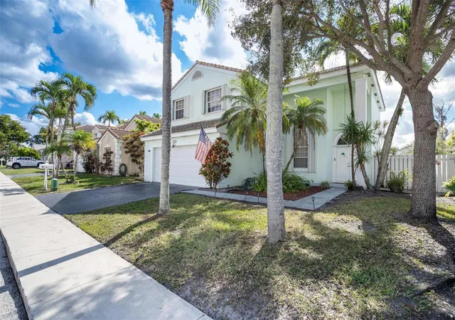 3rd image of 13930 Oak Ridge Dr, Davie, FL 33325 | MLS# A11954036