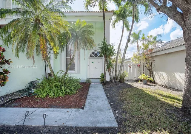 4th image of 13930 Oak Ridge Dr, Davie, FL 33325 | MLS# A11954036