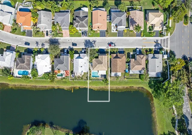 54th image of 13930 Oak Ridge Dr, Davie, FL 33325 | MLS# A11954036